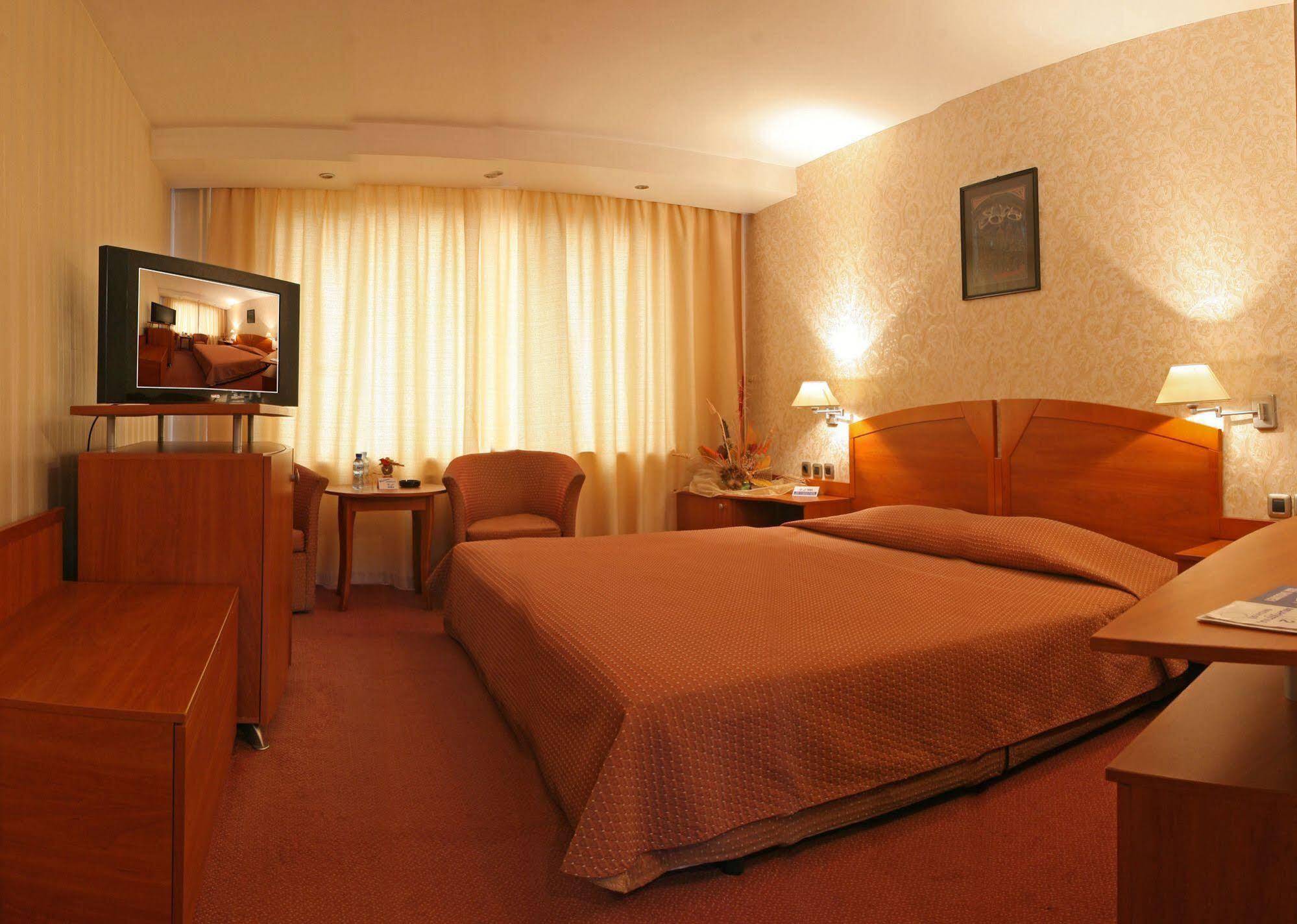 Grand Hotel Shumen Esterno foto